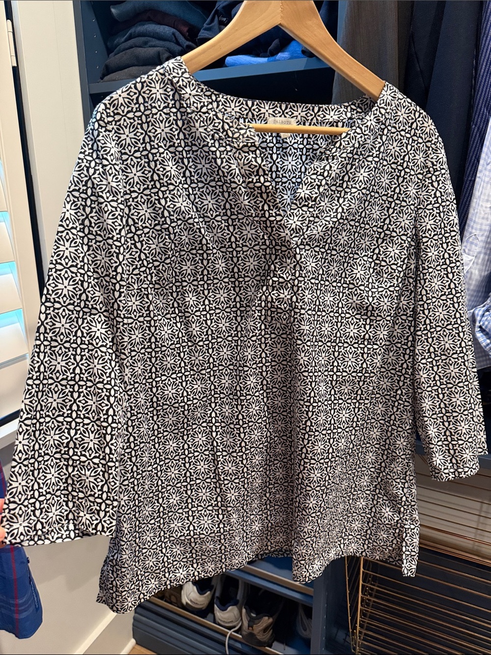 Talbots Black & White Geometric V-Neck Tunic Top